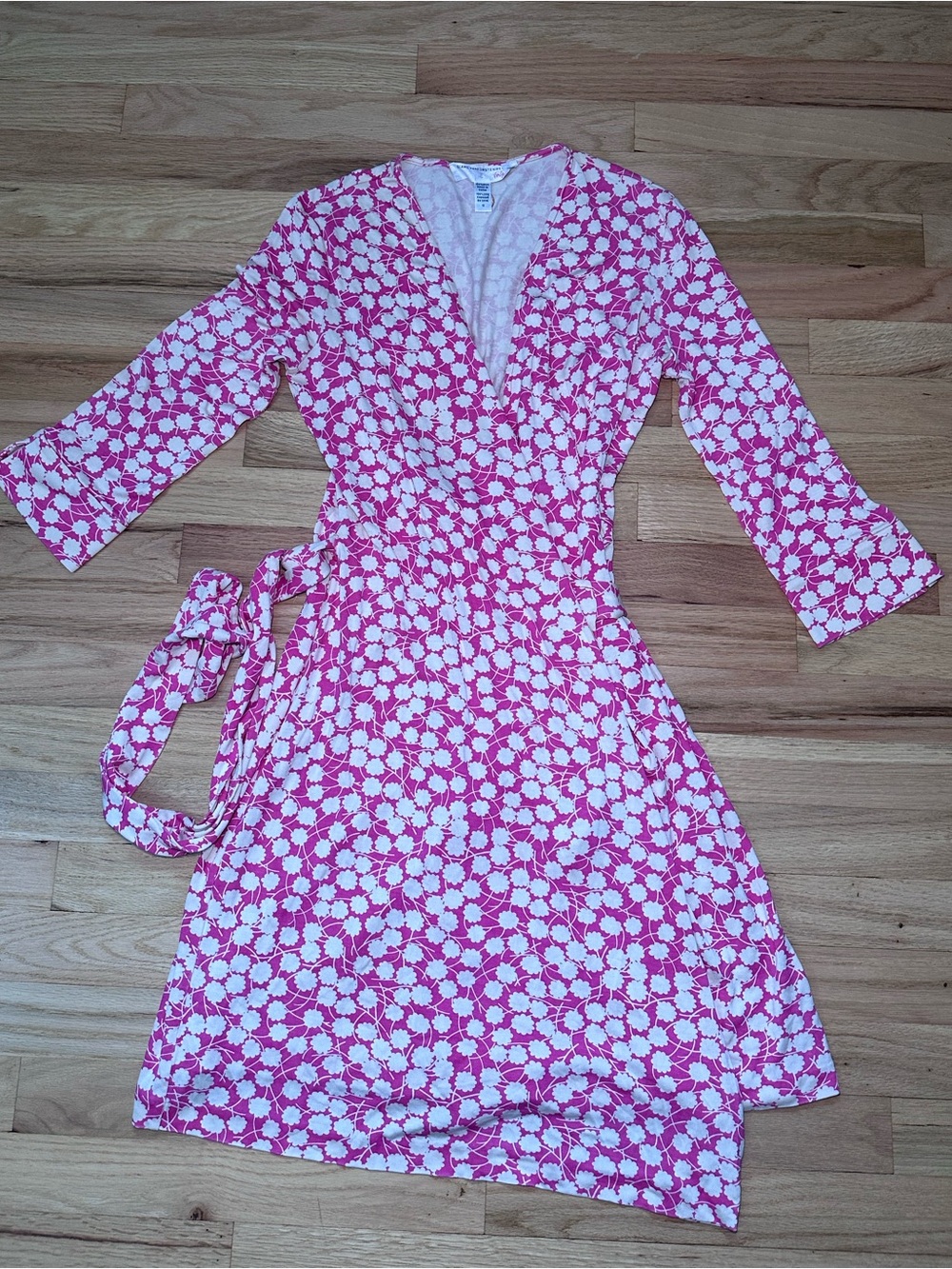 Vintage Diane Von Furstenberg 100% Silk Wrap Dress